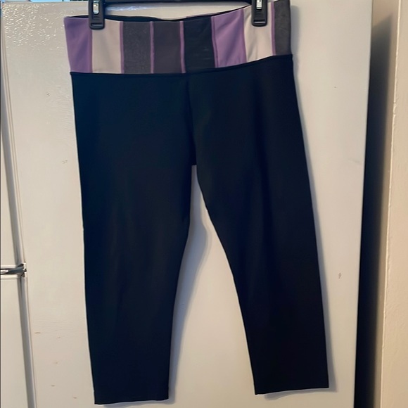 Lululemon Size 10 Black and Purple Crop Leggings - Picture 1 of 3